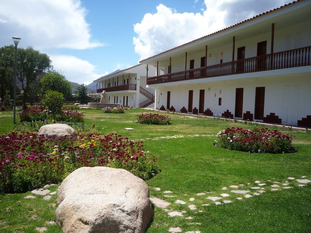 Hotel Agustos Urubamba Exterior photo