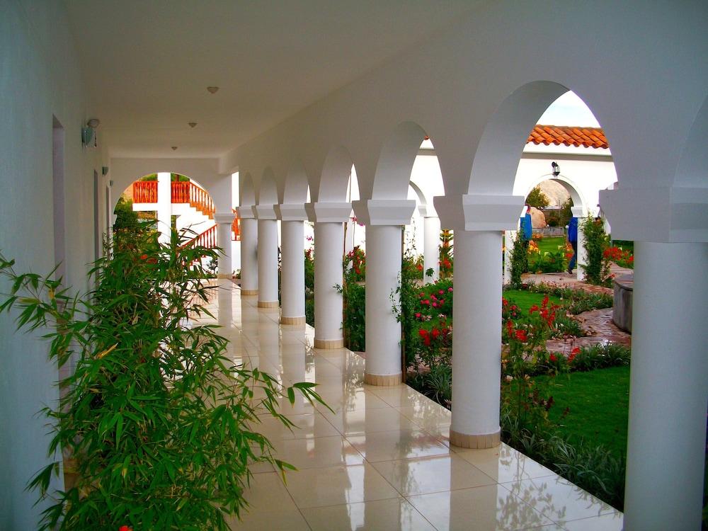 Hotel Agustos Urubamba Exterior photo