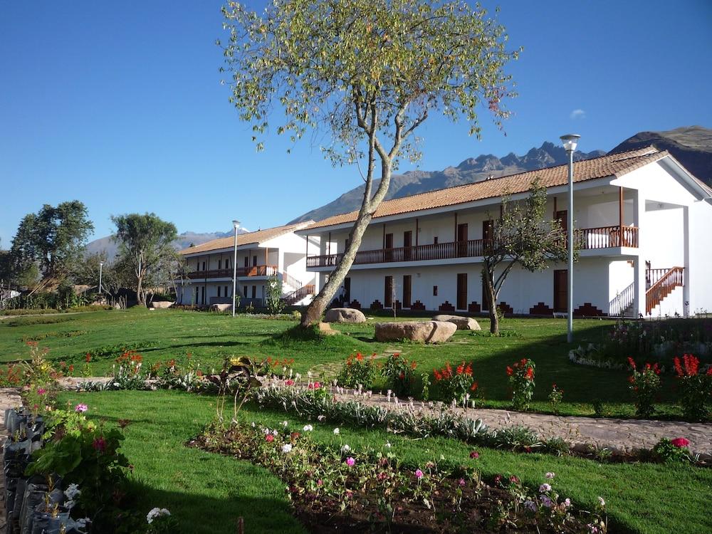 Hotel Agustos Urubamba Exterior photo