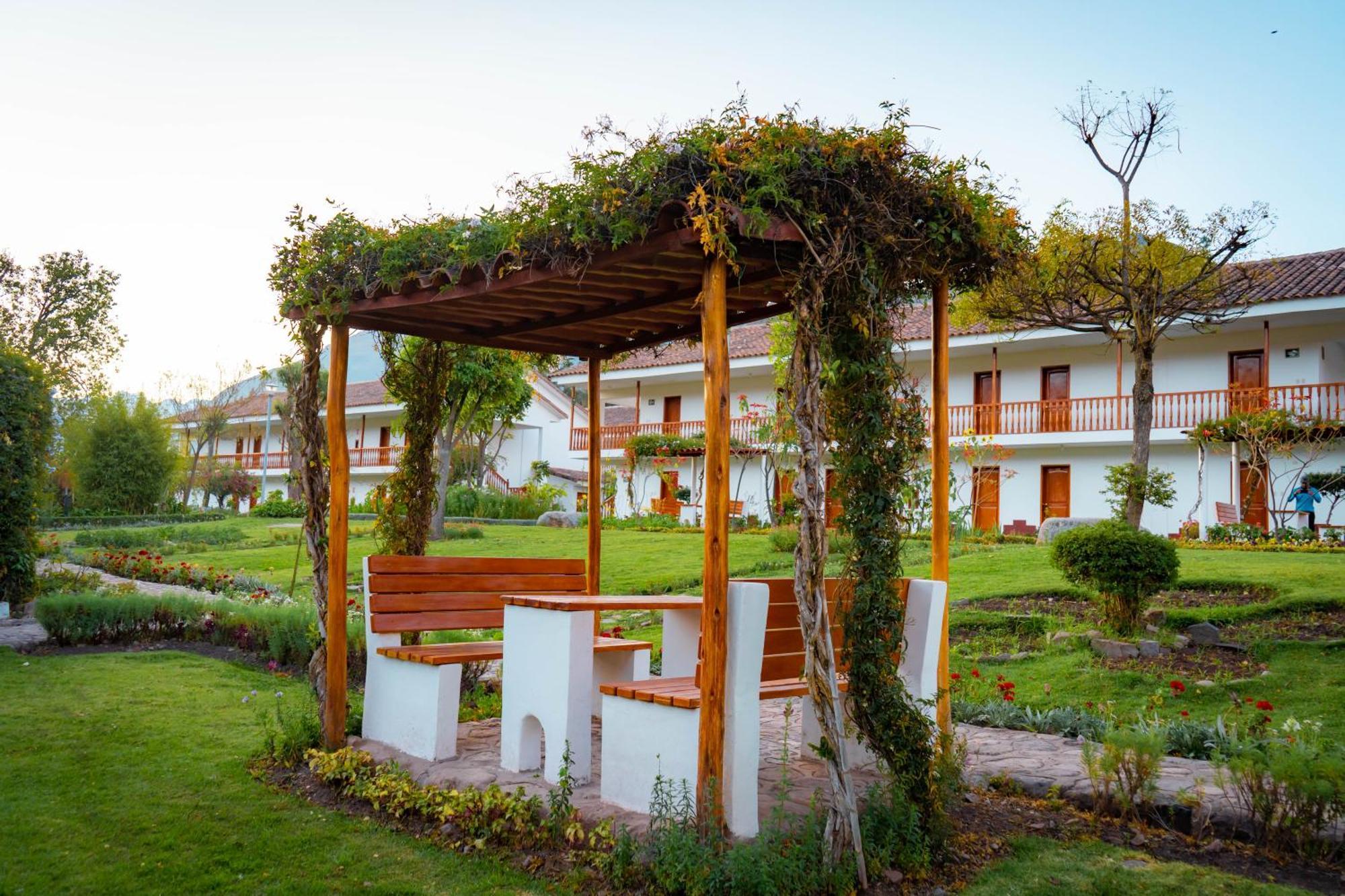 Hotel Agustos Urubamba Exterior photo