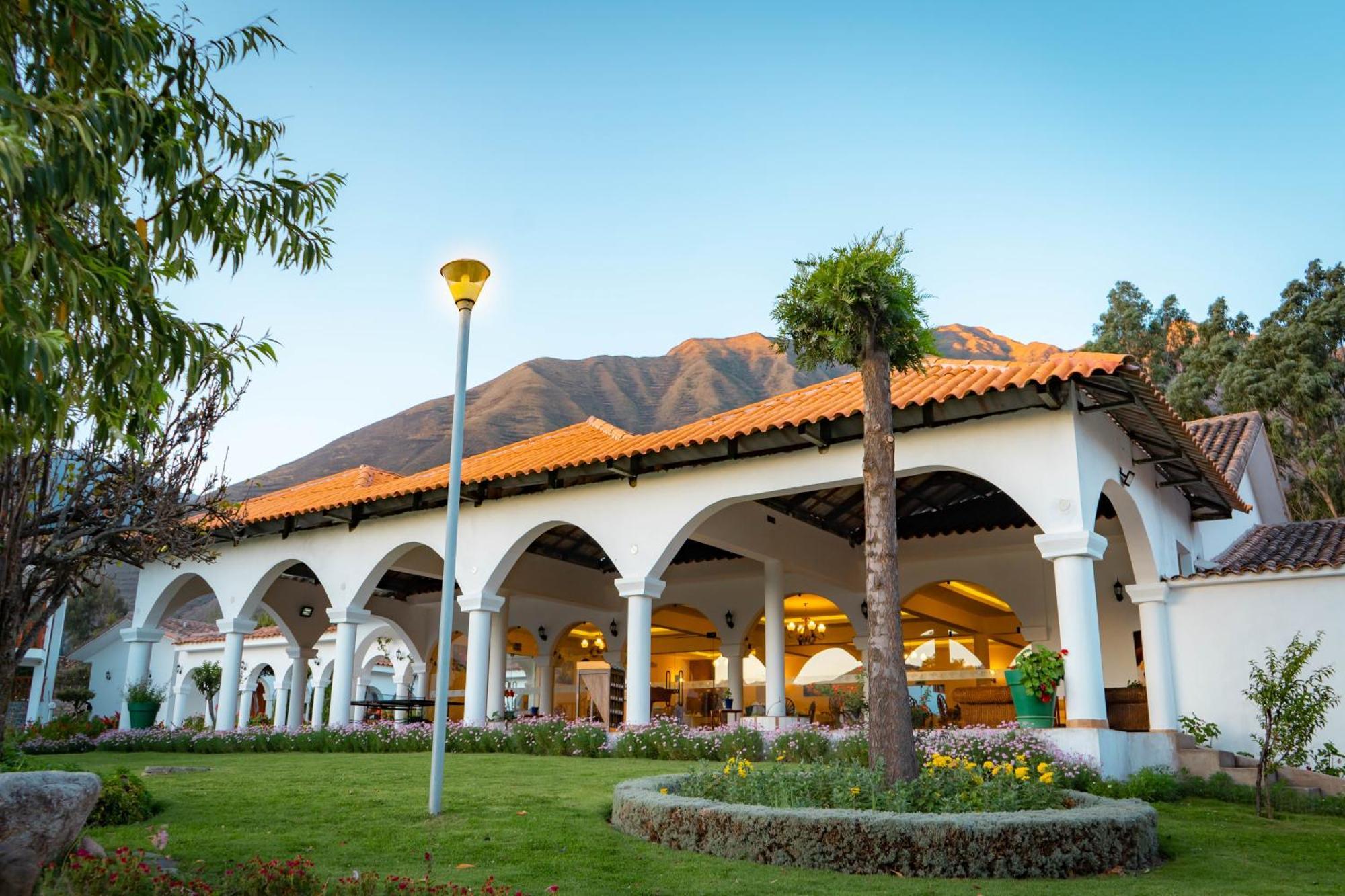 Hotel Agustos Urubamba Exterior photo