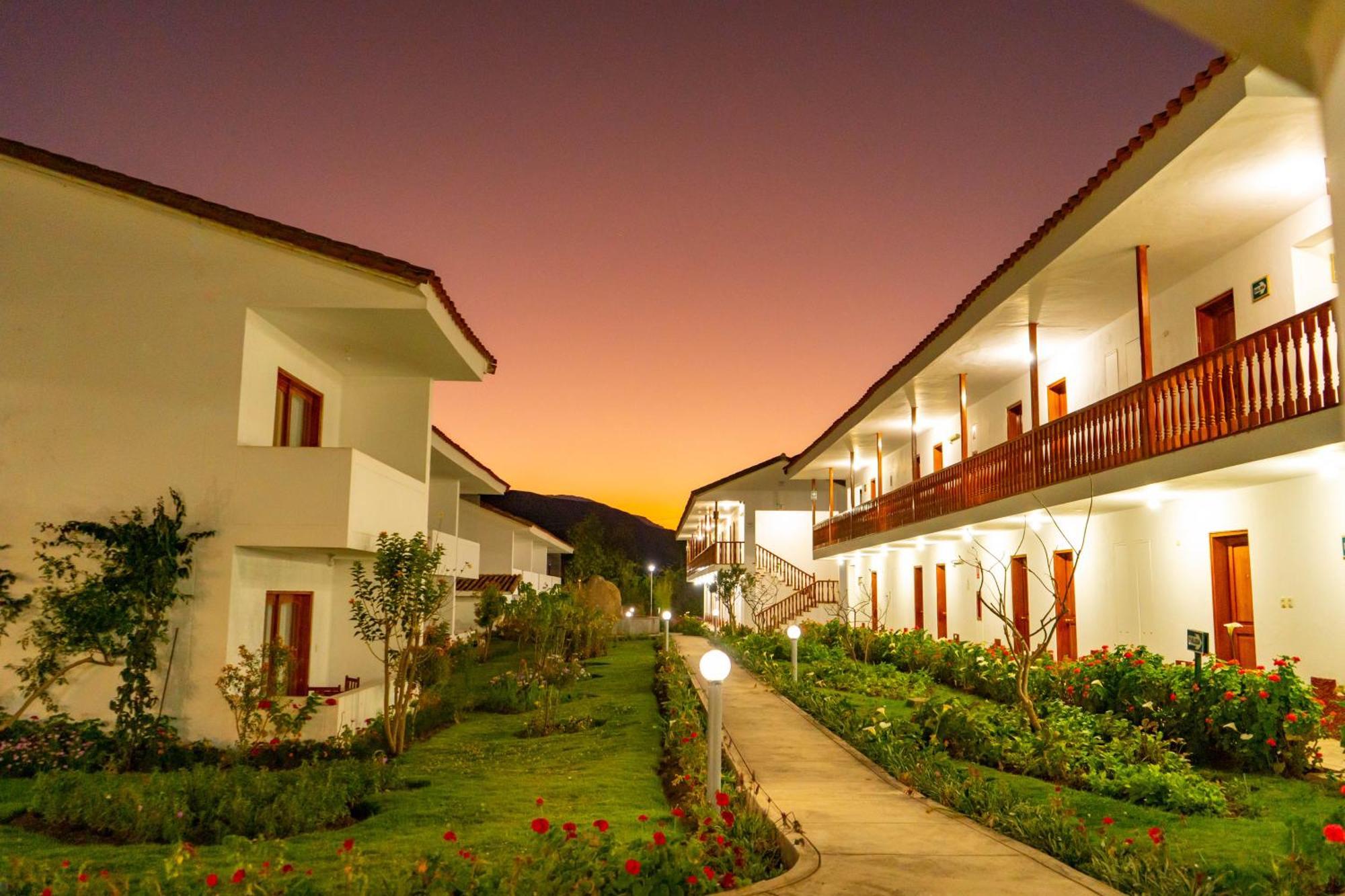 Hotel Agustos Urubamba Exterior photo