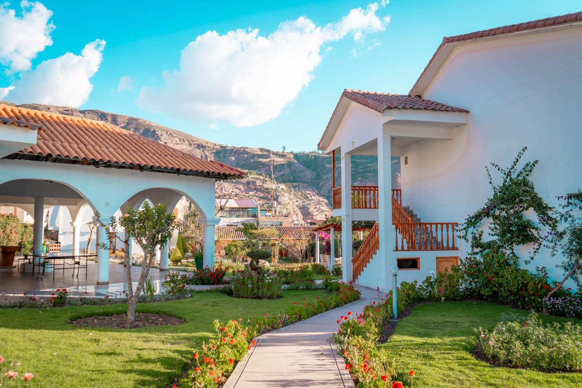 Hotel Agustos Urubamba Exterior photo