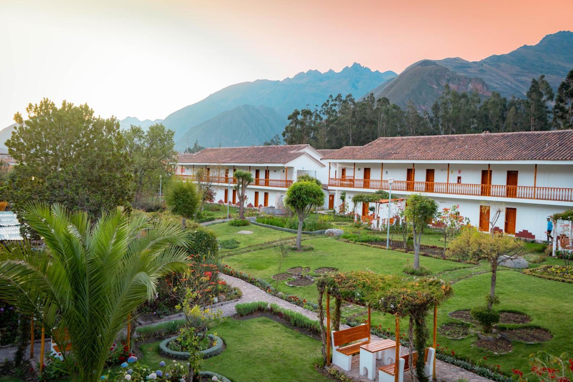 Hotel Agustos Urubamba Exterior photo