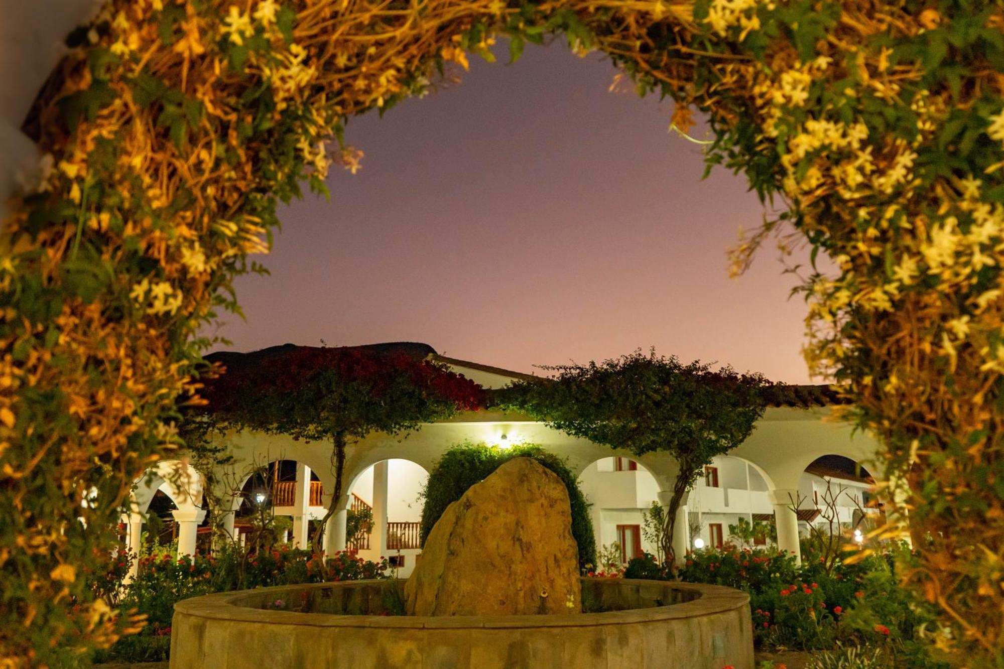 Hotel Agustos Urubamba Exterior photo