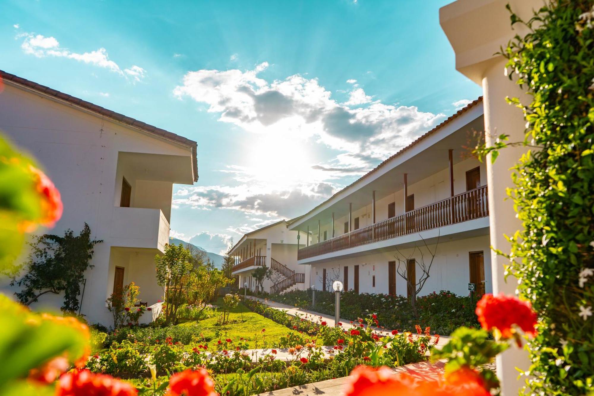 Hotel Agustos Urubamba Exterior photo