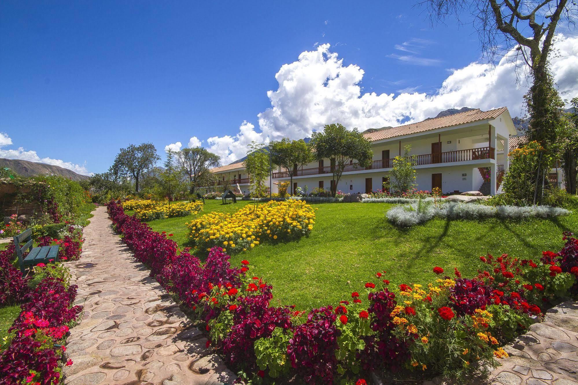 Hotel Agustos Urubamba Exterior photo